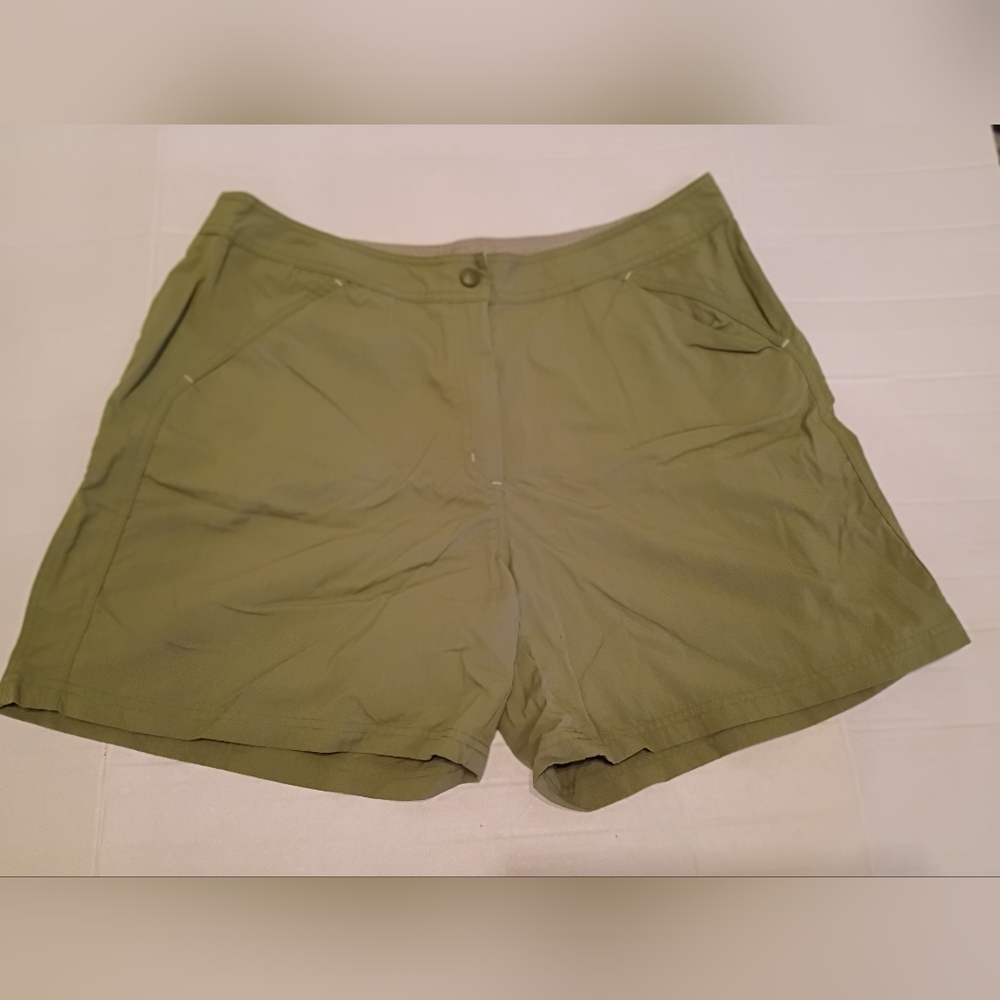 L.L. Bean Women's Sage Green Nylon Shorts Sz 16